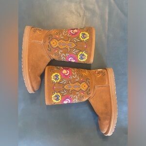 UGG Australia “Juliette” Chestnut Floral Embroidered Boots S/N 1005760